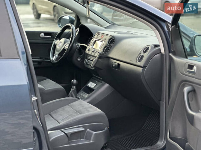 Серый Фольксваген Гольф Плюс, объемом двигателя 1.6 л и пробегом 245 тыс. км за 8199 $, фото 16 на Automoto.ua