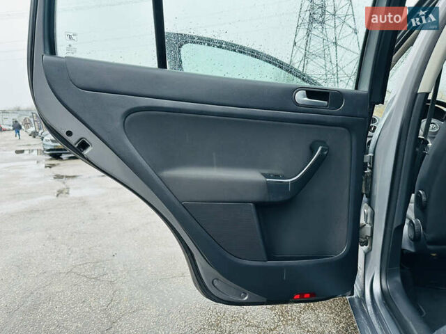 Серый Фольксваген Гольф Плюс, объемом двигателя 1.4 л и пробегом 162 тыс. км за 8200 $, фото 16 на Automoto.ua