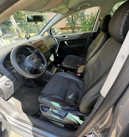 Серый Фольксваген Гольф Плюс, объемом двигателя 1.4 л и пробегом 220 тыс. км за 6400 $, фото 4 на Automoto.ua