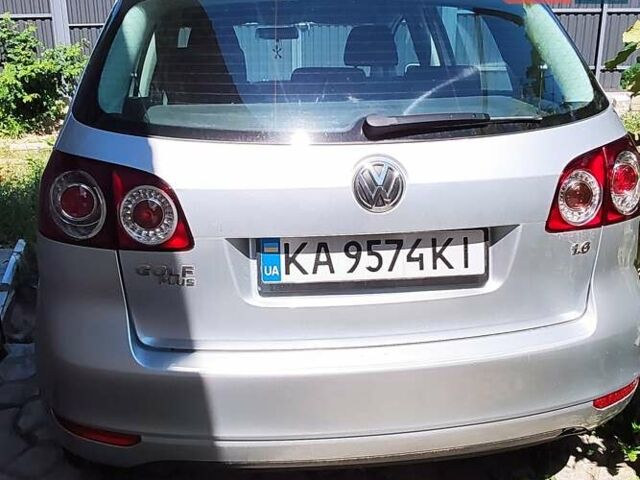 Серый Фольксваген Гольф Плюс, объемом двигателя 1.6 л и пробегом 145 тыс. км за 8000 $, фото 5 на Automoto.ua