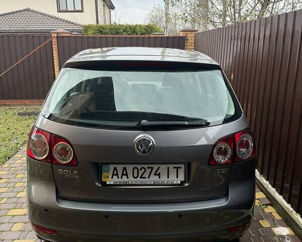 Серый Фольксваген Гольф Плюс, объемом двигателя 1.39 л и пробегом 104 тыс. км за 8500 $, фото 2 на Automoto.ua