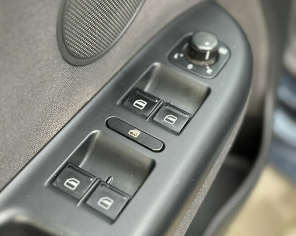 Серый Фольксваген Гольф Плюс, объемом двигателя 1.6 л и пробегом 245 тыс. км за 8199 $, фото 12 на Automoto.ua