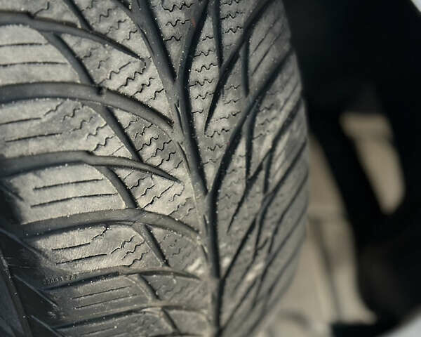 Серый Фольксваген Гольф Плюс, объемом двигателя 1.4 л и пробегом 184 тыс. км за 7200 $, фото 130 на Automoto.ua