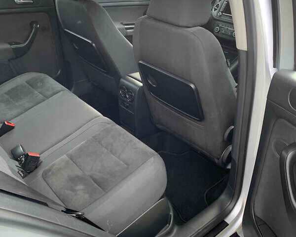 Серый Фольксваген Гольф Плюс, объемом двигателя 1.4 л и пробегом 156 тыс. км за 8200 $, фото 16 на Automoto.ua