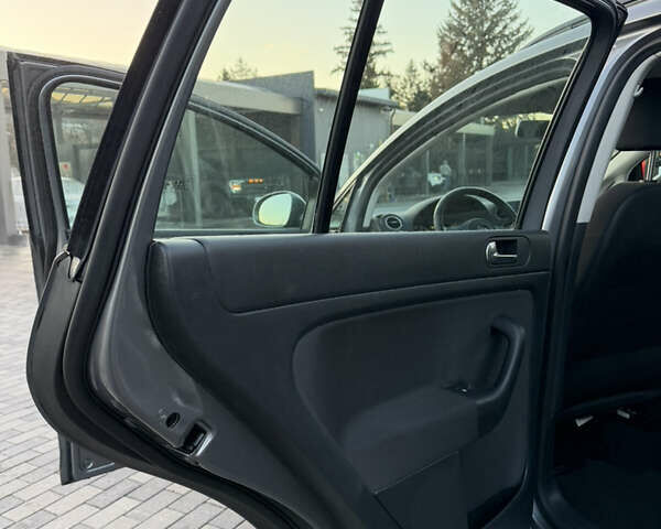 Серый Фольксваген Гольф Плюс, объемом двигателя 1.6 л и пробегом 214 тыс. км за 8350 $, фото 20 на Automoto.ua