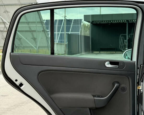 Сірий Фольксваген Golf Plus, об'ємом двигуна 1.4 л та пробігом 171 тис. км за 9200 $, фото 59 на Automoto.ua