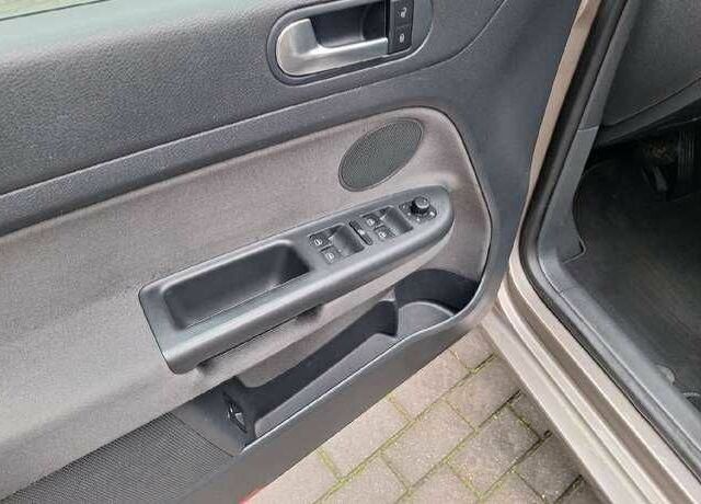 Серый Фольксваген Гольф Плюс, объемом двигателя 2 л и пробегом 280 тыс. км за 3600 $, фото 11 на Automoto.ua