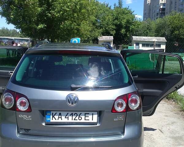 Серый Фольксваген Гольф Плюс, объемом двигателя 1.6 л и пробегом 106 тыс. км за 8600 $, фото 5 на Automoto.ua