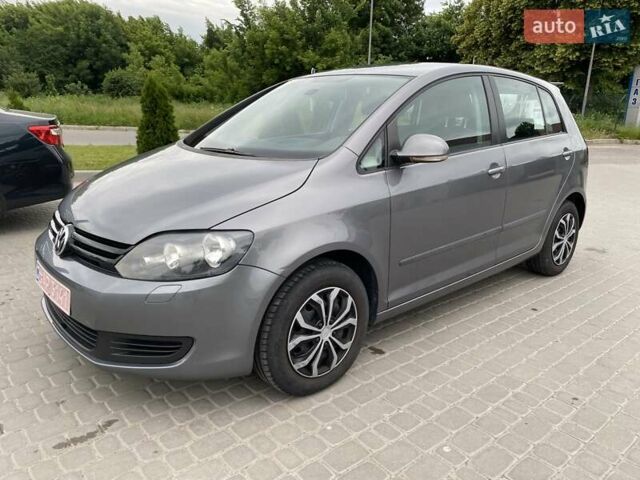 Серый Фольксваген Гольф Плюс, объемом двигателя 1.6 л и пробегом 219 тыс. км за 8199 $, фото 1 на Automoto.ua