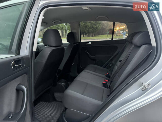 Сірий Фольксваген Golf Plus, об'ємом двигуна 1.6 л та пробігом 260 тис. км за 6850 $, фото 49 на Automoto.ua