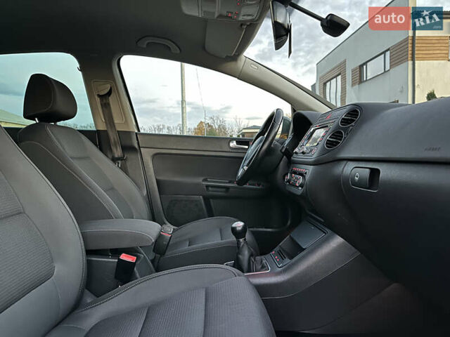 Серый Фольксваген Гольф Плюс, объемом двигателя 1.4 л и пробегом 228 тыс. км за 8599 $, фото 98 на Automoto.ua