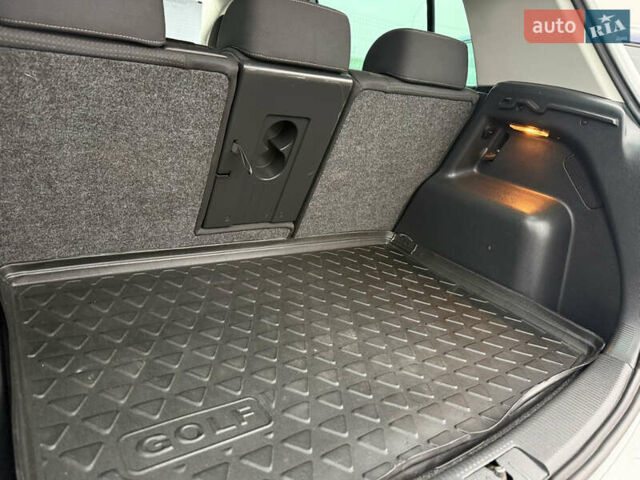 Серый Фольксваген Гольф Плюс, объемом двигателя 1.4 л и пробегом 171 тыс. км за 8800 $, фото 94 на Automoto.ua