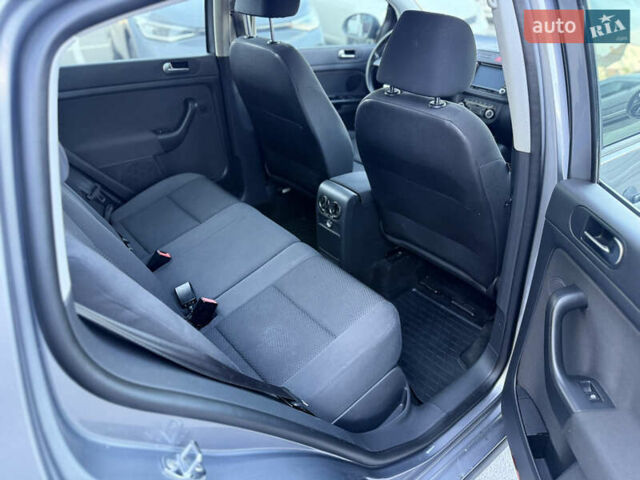 Серый Фольксваген Гольф Плюс, объемом двигателя 1.6 л и пробегом 360 тыс. км за 7800 $, фото 21 на Automoto.ua