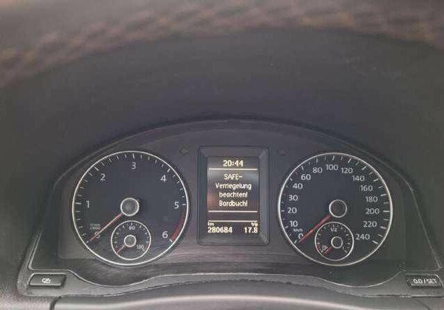 Серый Фольксваген Гольф Плюс, объемом двигателя 2 л и пробегом 280 тыс. км за 3600 $, фото 9 на Automoto.ua