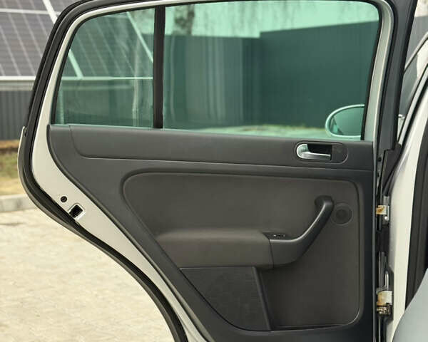 Серый Фольксваген Гольф Плюс, объемом двигателя 1.4 л и пробегом 171 тыс. км за 8800 $, фото 60 на Automoto.ua