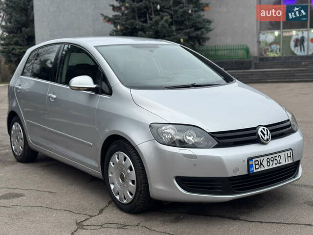 Сірий Фольксваген Golf Plus, об'ємом двигуна 1.6 л та пробігом 260 тис. км за 6850 $, фото 12 на Automoto.ua