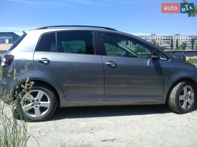 Серый Фольксваген Гольф Плюс, объемом двигателя 1.6 л и пробегом 106 тыс. км за 8600 $, фото 3 на Automoto.ua