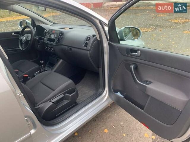 Серый Фольксваген Гольф Плюс, объемом двигателя 1.6 л и пробегом 305 тыс. км за 7600 $, фото 12 на Automoto.ua