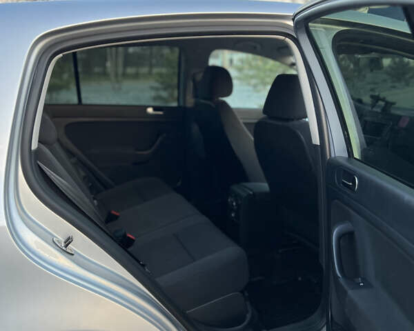 Серый Фольксваген Гольф Плюс, объемом двигателя 1.39 л и пробегом 170 тыс. км за 7500 $, фото 5 на Automoto.ua