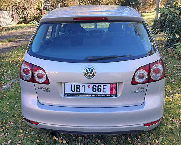 Серый Фольксваген Гольф Плюс, объемом двигателя 1.2 л и пробегом 200 тыс. км за 7000 $, фото 2 на Automoto.ua