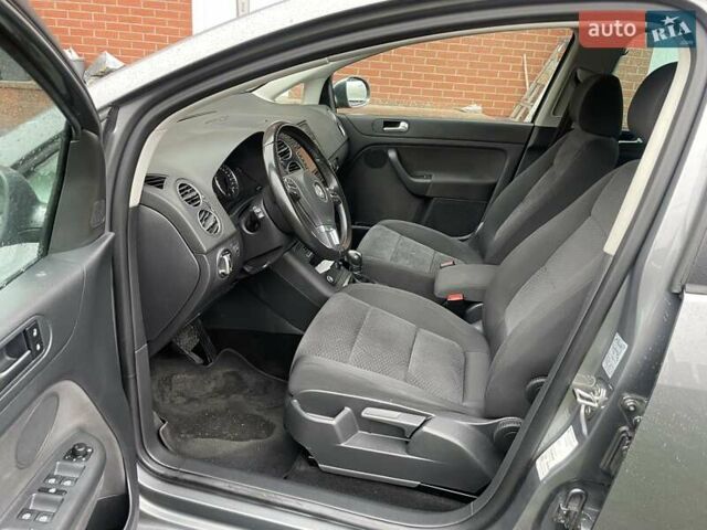 Серый Фольксваген Гольф Плюс, объемом двигателя 1.4 л и пробегом 190 тыс. км за 8950 $, фото 17 на Automoto.ua