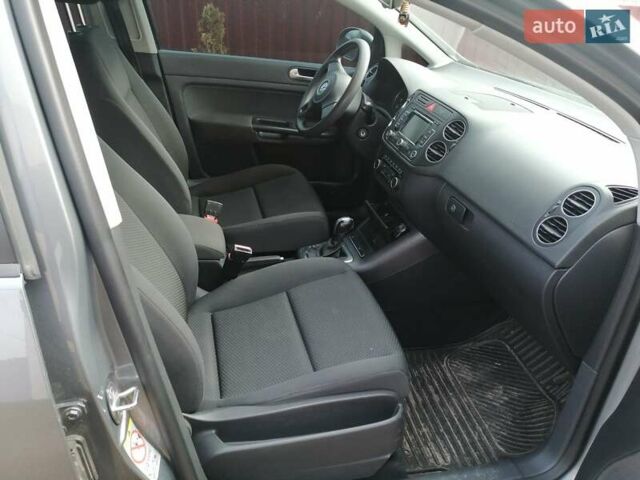 Серый Фольксваген Гольф Плюс, объемом двигателя 1.6 л и пробегом 245 тыс. км за 9000 $, фото 2 на Automoto.ua