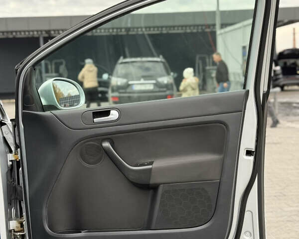 Сірий Фольксваген Golf Plus, об'ємом двигуна 1.4 л та пробігом 171 тис. км за 9200 $, фото 84 на Automoto.ua