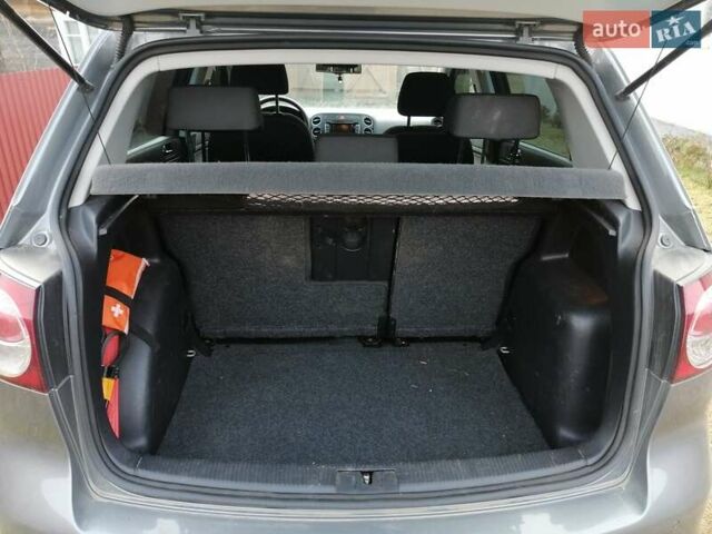 Серый Фольксваген Гольф Плюс, объемом двигателя 1.6 л и пробегом 245 тыс. км за 9000 $, фото 5 на Automoto.ua