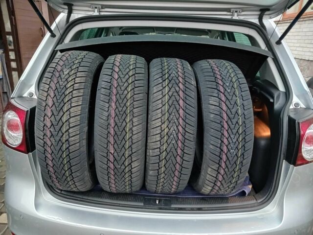 Сірий Фольксваген Golf Plus, об'ємом двигуна 1.4 л та пробігом 156 тис. км за 9500 $, фото 12 на Automoto.ua