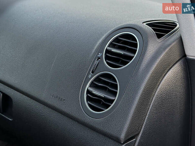 Серый Фольксваген Гольф Плюс, объемом двигателя 1.4 л и пробегом 228 тыс. км за 8599 $, фото 97 на Automoto.ua