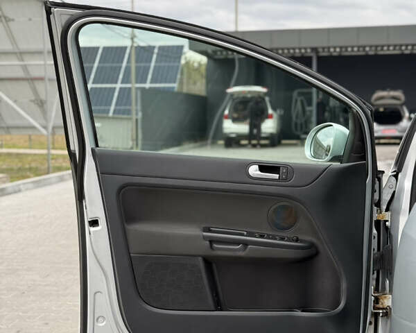 Сірий Фольксваген Golf Plus, об'ємом двигуна 1.4 л та пробігом 171 тис. км за 9200 $, фото 39 на Automoto.ua