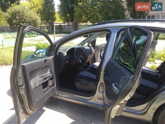 Серый Фольксваген Гольф Плюс, объемом двигателя 1.6 л и пробегом 106 тыс. км за 8600 $, фото 7 на Automoto.ua