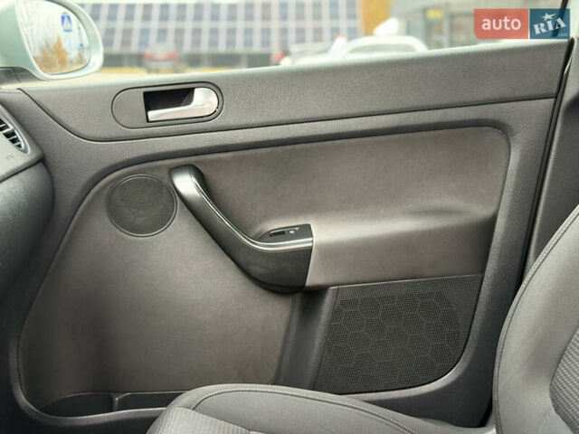 Сірий Фольксваген Golf Plus, об'ємом двигуна 1.4 л та пробігом 171 тис. км за 9200 $, фото 45 на Automoto.ua