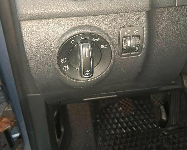 Серый Фольксваген Гольф Плюс, объемом двигателя 1.4 л и пробегом 200 тыс. км за 7300 $, фото 6 на Automoto.ua