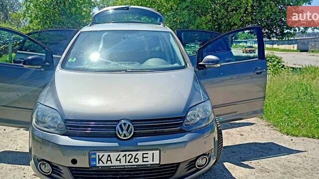 Серый Фольксваген Гольф Плюс, объемом двигателя 1.6 л и пробегом 106 тыс. км за 8600 $, фото 2 на Automoto.ua