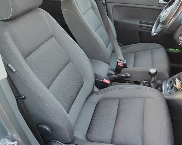 Серый Фольксваген Гольф Плюс, объемом двигателя 1.2 л и пробегом 201 тыс. км за 8299 $, фото 20 на Automoto.ua