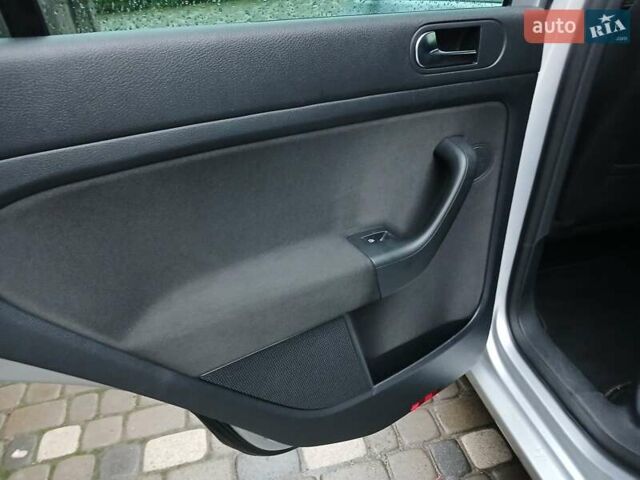 Серый Фольксваген Гольф Плюс, объемом двигателя 1.4 л и пробегом 156 тыс. км за 9500 $, фото 19 на Automoto.ua