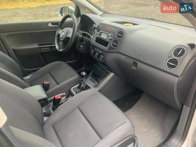 Серый Фольксваген Гольф Плюс, объемом двигателя 1.6 л и пробегом 305 тыс. км за 7600 $, фото 17 на Automoto.ua