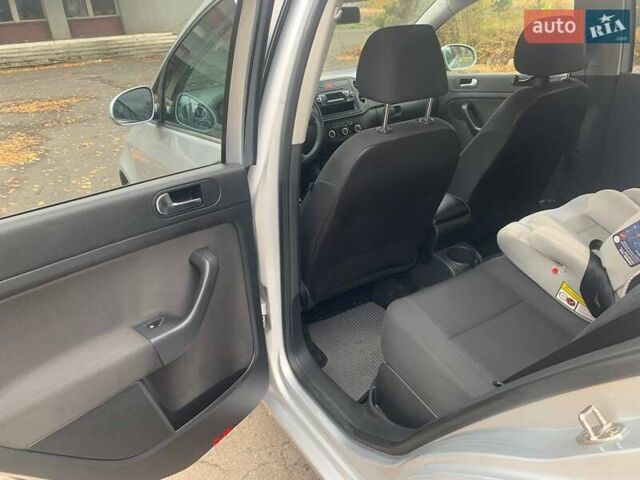Серый Фольксваген Гольф Плюс, объемом двигателя 1.6 л и пробегом 305 тыс. км за 7600 $, фото 11 на Automoto.ua