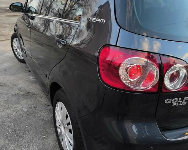 Серый Фольксваген Гольф Плюс, объемом двигателя 1.4 л и пробегом 205 тыс. км за 8750 $, фото 24 на Automoto.ua