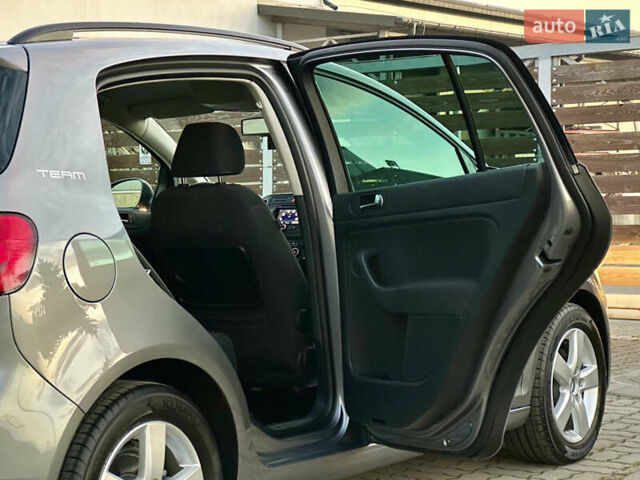 Серый Фольксваген Гольф Плюс, объемом двигателя 1.4 л и пробегом 228 тыс. км за 8599 $, фото 83 на Automoto.ua