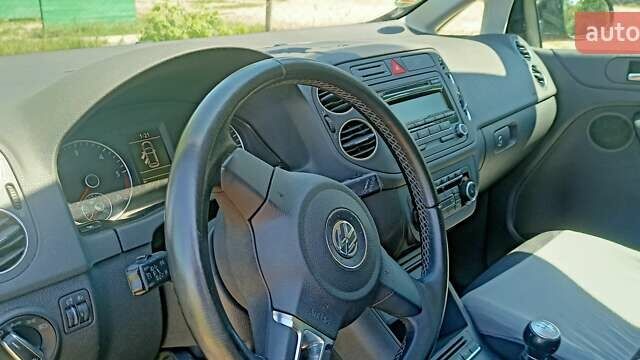 Серый Фольксваген Гольф Плюс, объемом двигателя 1.6 л и пробегом 106 тыс. км за 8600 $, фото 8 на Automoto.ua