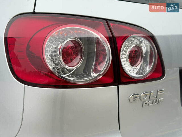 Серый Фольксваген Гольф Плюс, объемом двигателя 1.4 л и пробегом 171 тыс. км за 8800 $, фото 26 на Automoto.ua
