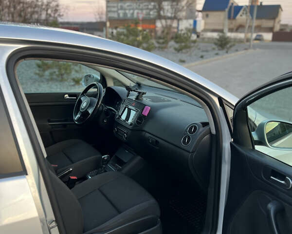 Серый Фольксваген Гольф Плюс, объемом двигателя 1.39 л и пробегом 170 тыс. км за 7500 $, фото 6 на Automoto.ua