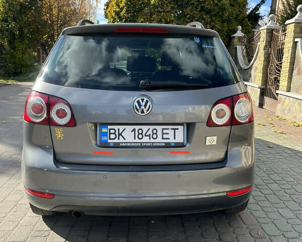 Фольксваген Гольф Плюс 2011 в Луцке на Automoto.ua Серый Фольксваген Гольф Плюс, объемом двигателя 1.6 л и пробегом 237 тыс. км за 7900 $, фото 2 на Automoto.ua