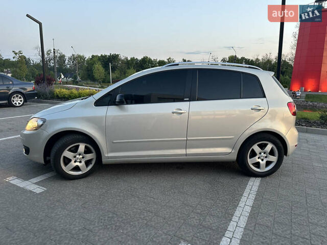 Серый Фольксваген Гольф Плюс, объемом двигателя 1.6 л и пробегом 235 тыс. км за 9500 $, фото 3 на Automoto.ua