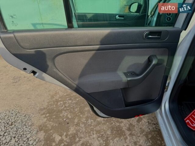 Сірий Фольксваген Golf Plus, об'ємом двигуна 1.4 л та пробігом 194 тис. км за 7199 $, фото 40 на Automoto.ua