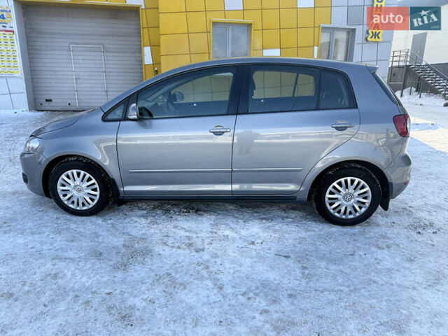 Серый Фольксваген Гольф Плюс, объемом двигателя 1.6 л и пробегом 360 тыс. км за 7500 $, фото 5 на Automoto.ua