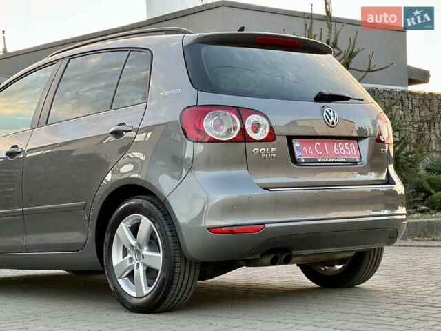 Серый Фольксваген Гольф Плюс, объемом двигателя 1.4 л и пробегом 228 тыс. км за 8599 $, фото 49 на Automoto.ua