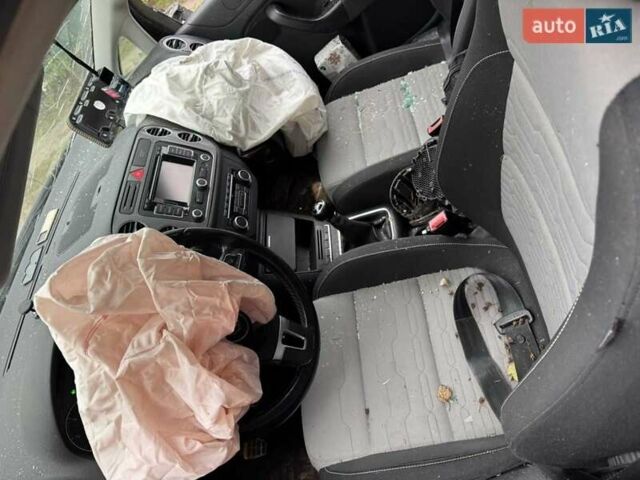 Сірий Фольксваген Golf Plus, об'ємом двигуна 1.6 л та пробігом 168 тис. км за 1900 $, фото 6 на Automoto.ua